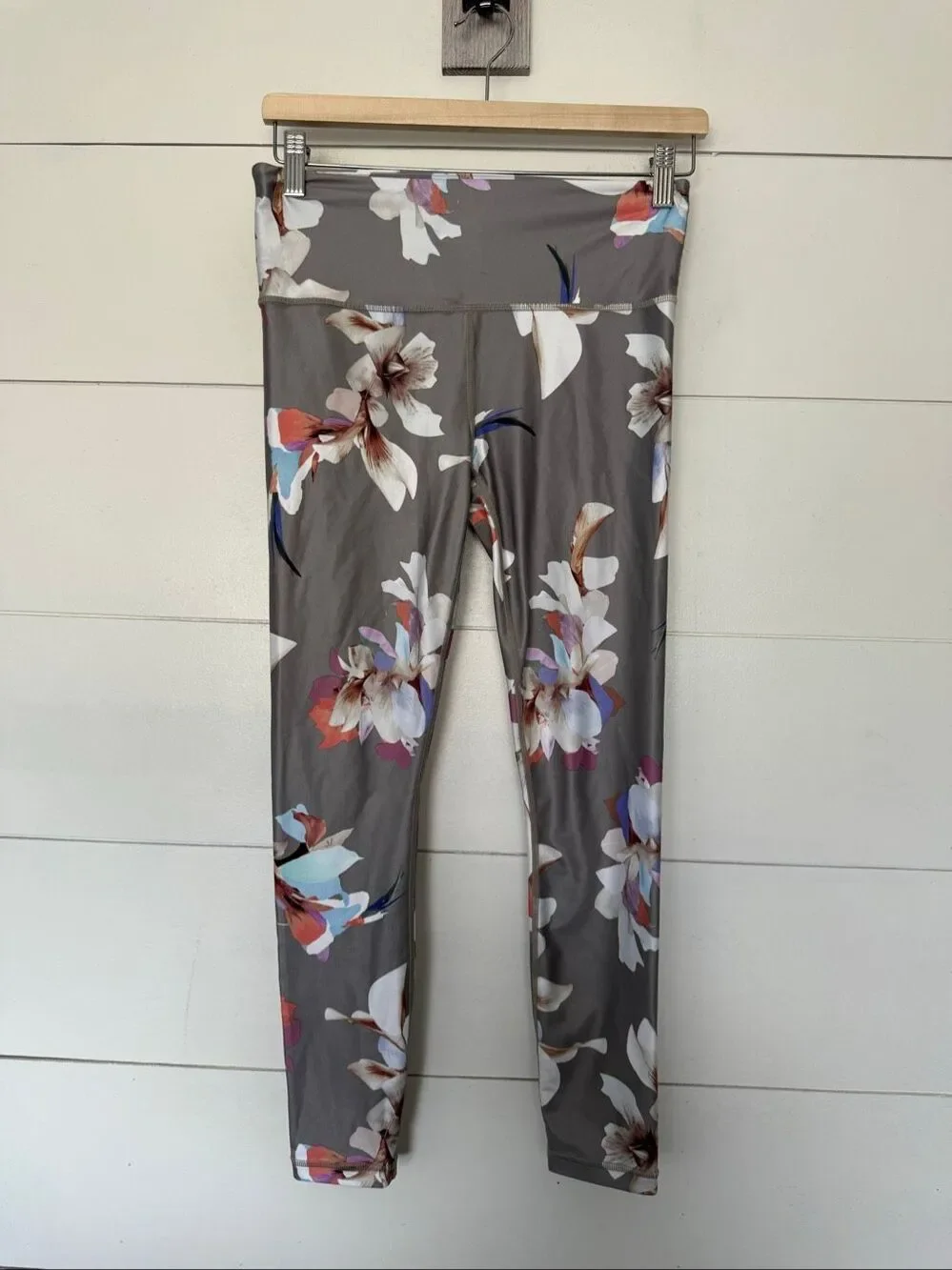 Athleta Women’s Small Grey Floral Chaturanga Crop Leggings Ankle